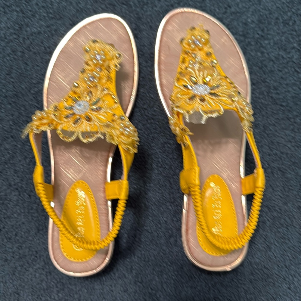 Duo Mei Zu Yuan size 39,